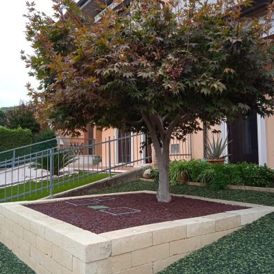 Realizzazione giardino con corteccia a colata