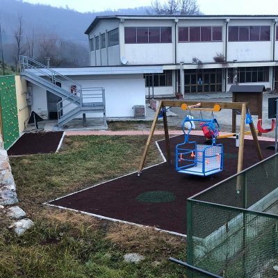 Area giochi per disabili, pavimentazione antitrauma