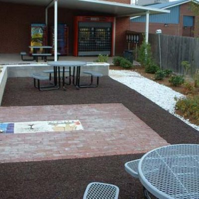 Giardino a colata marrone