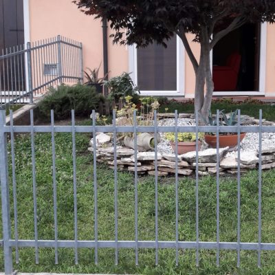 Giardino a colata prima del lavoro