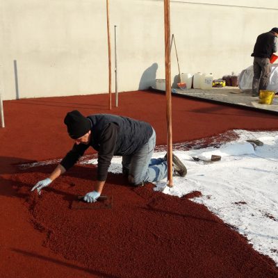 Posa lavori corteccia a colata