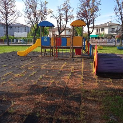 Parco giochi prima dei lavori